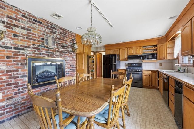 53 Hampden Rd, East Longmeadow, MA 01028