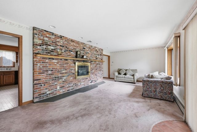 53 Hampden Rd, East Longmeadow, MA 01028