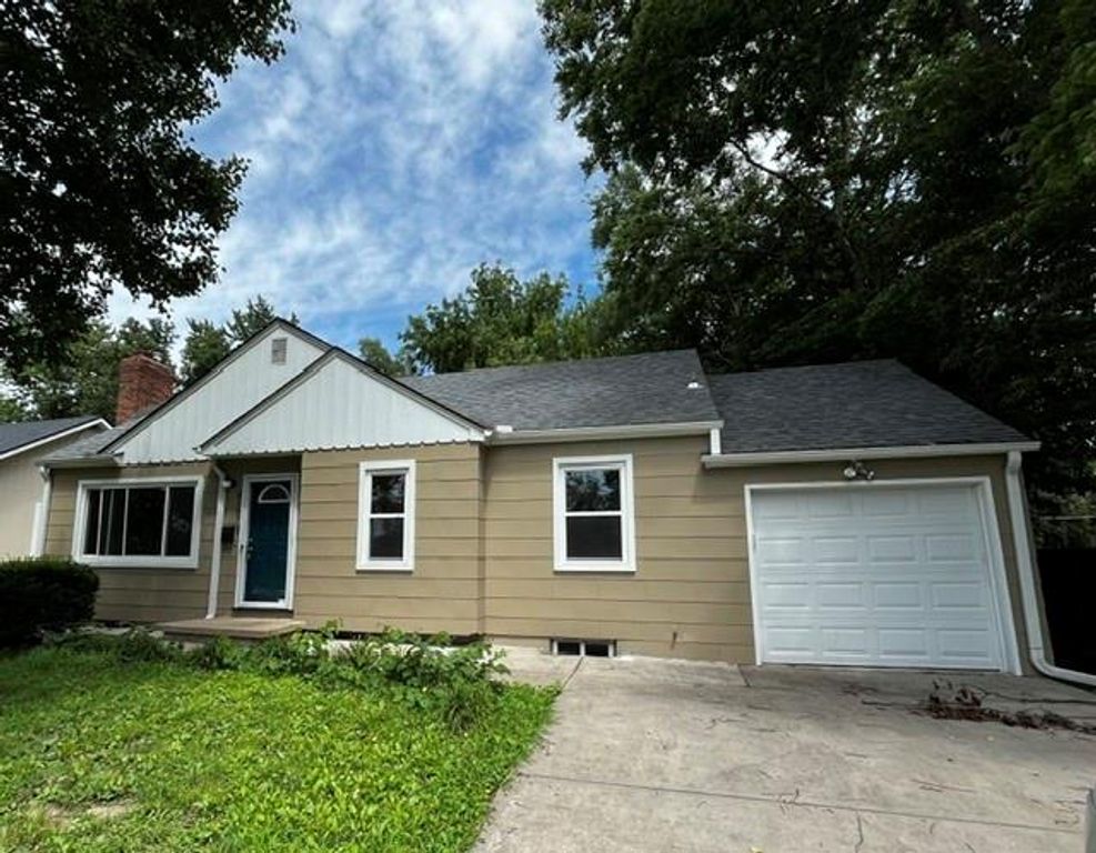 8107 Ward Parkway, Kansas City, MO 64114