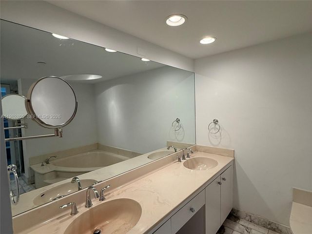 4000 Towerside Ter 1401, Miami, FL 33138