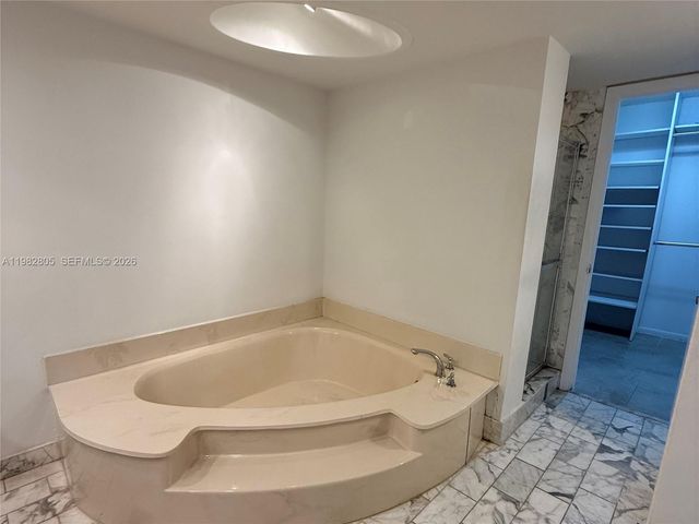 4000 Towerside Ter 1401, Miami, FL 33138