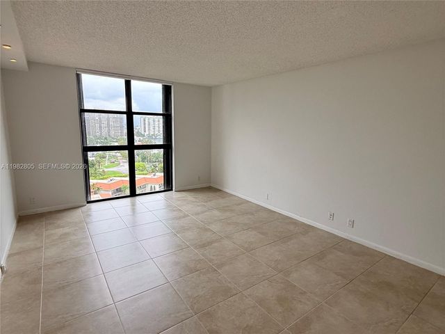 4000 Towerside Ter 1401, Miami, FL 33138