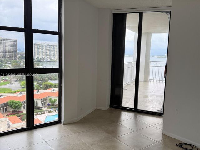 4000 Towerside Ter 1401, Miami, FL 33138