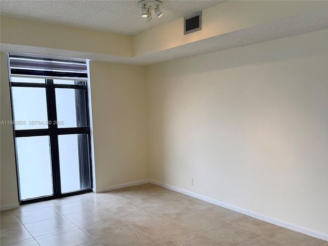 4000 Towerside Ter 1401, Miami, FL 33138