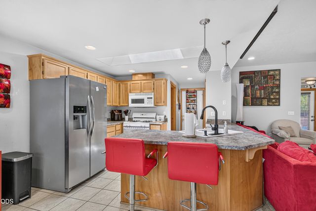 1717 Alexis Way, Medford, OR 97501