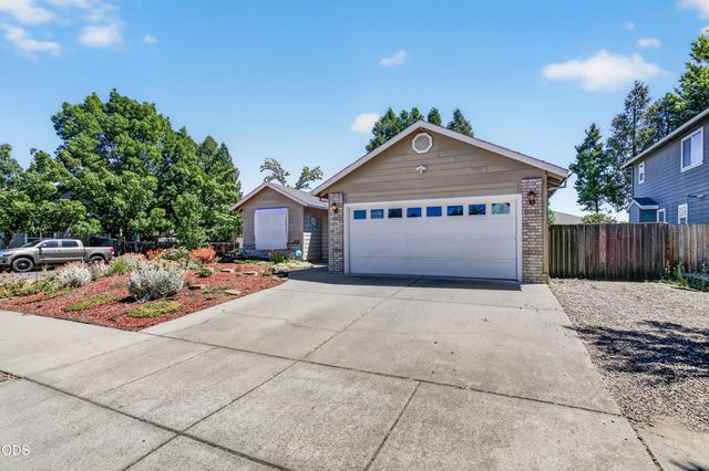 1717 Alexis Way, Medford, OR 97501