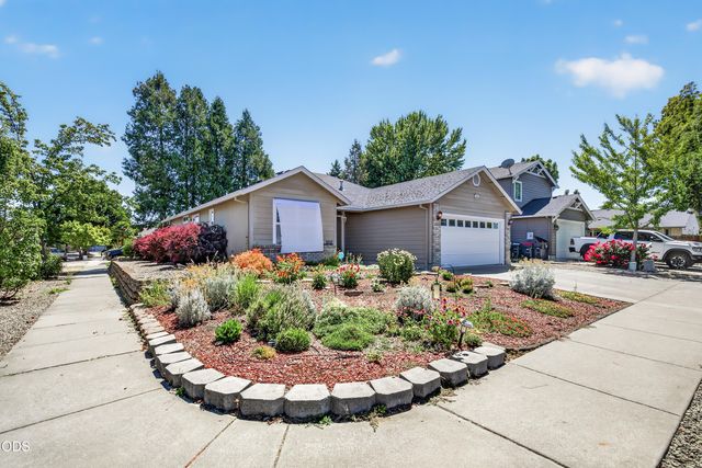 1717 Alexis Way, Medford, OR 97501