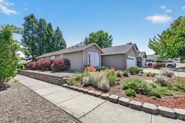 1717 Alexis Way, Medford, OR 97501
