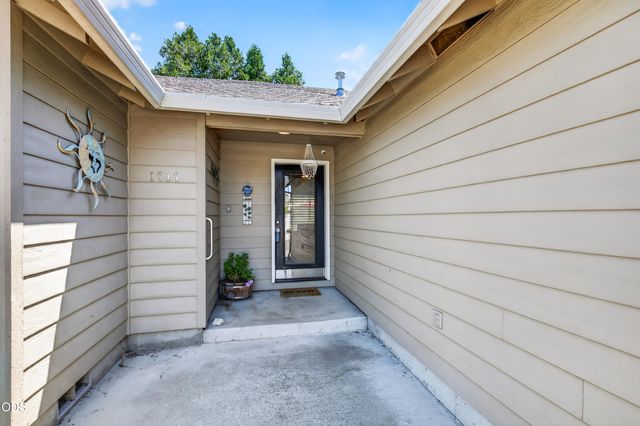 1717 Alexis Way, Medford, OR 97501