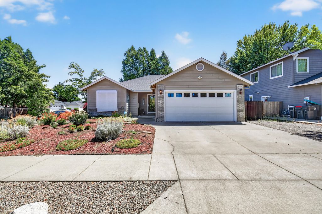1717 Alexis Way, Medford, OR 97501