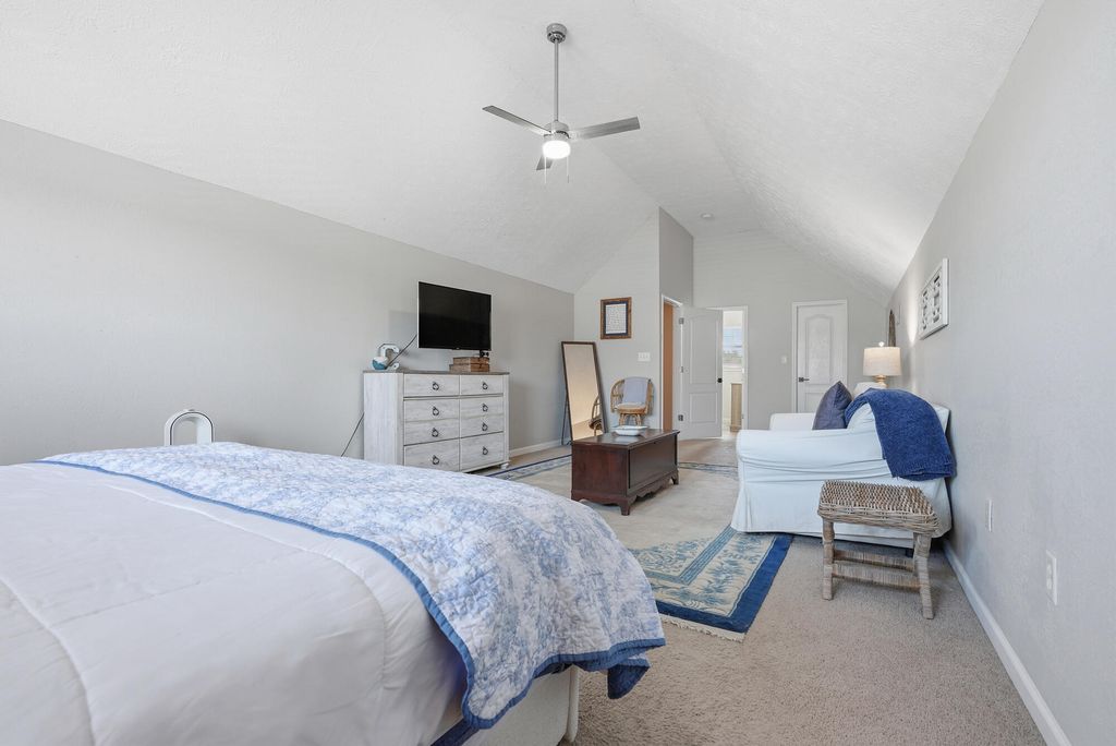 Image 16 of property listing at 573 Tropical Way, Freeport, FL 32439