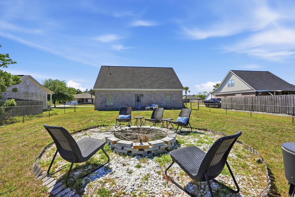 Image 27 of property listing at 573 Tropical Way, Freeport, FL 32439