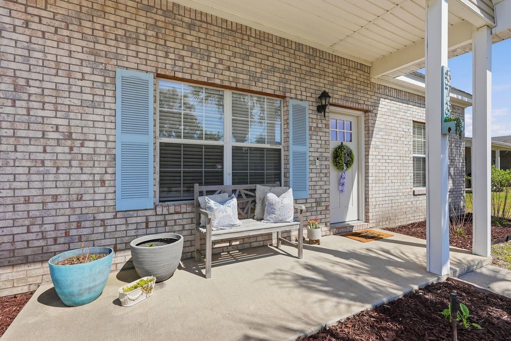 Image 3 of property listing at 573 Tropical Way, Freeport, FL 32439