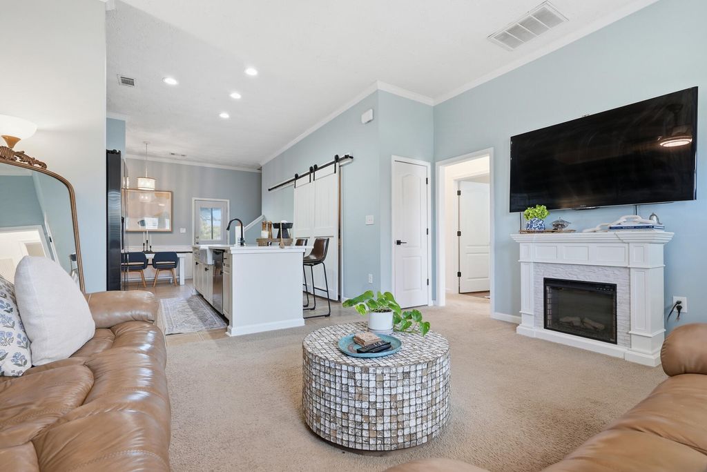 Image 6 of property listing at 573 Tropical Way, Freeport, FL 32439