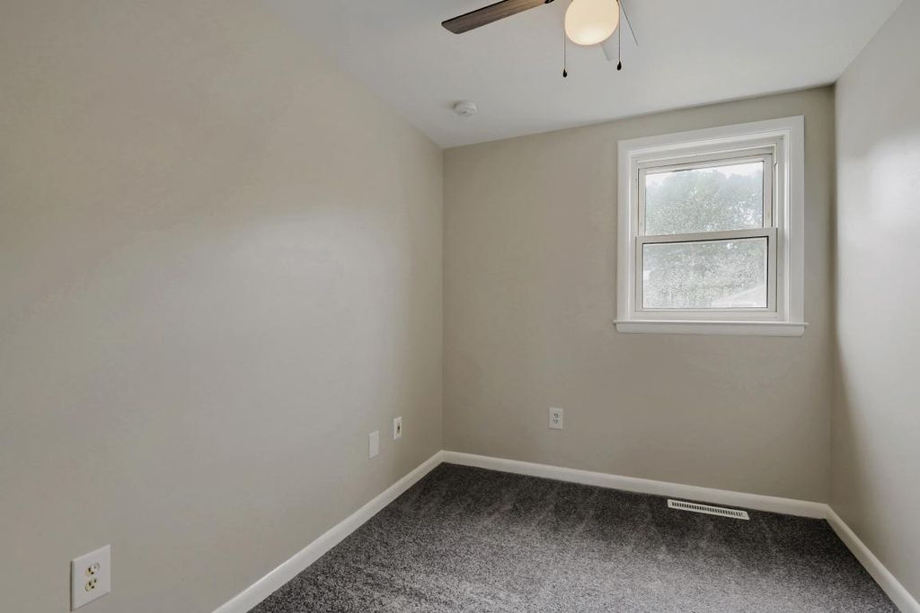 Image 14 of property listing at 938 CIRCLE DR, Halethorpe, MD 21227
