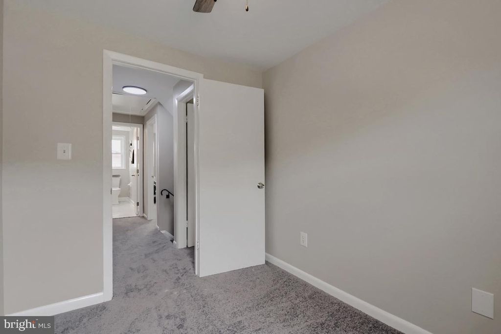Image 15 of property listing at 938 CIRCLE DR, Halethorpe, MD 21227