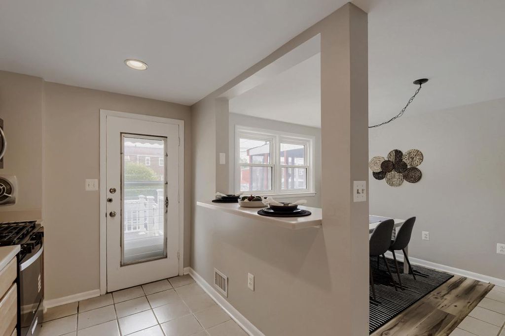 Image 16 of property listing at 938 CIRCLE DR, Halethorpe, MD 21227