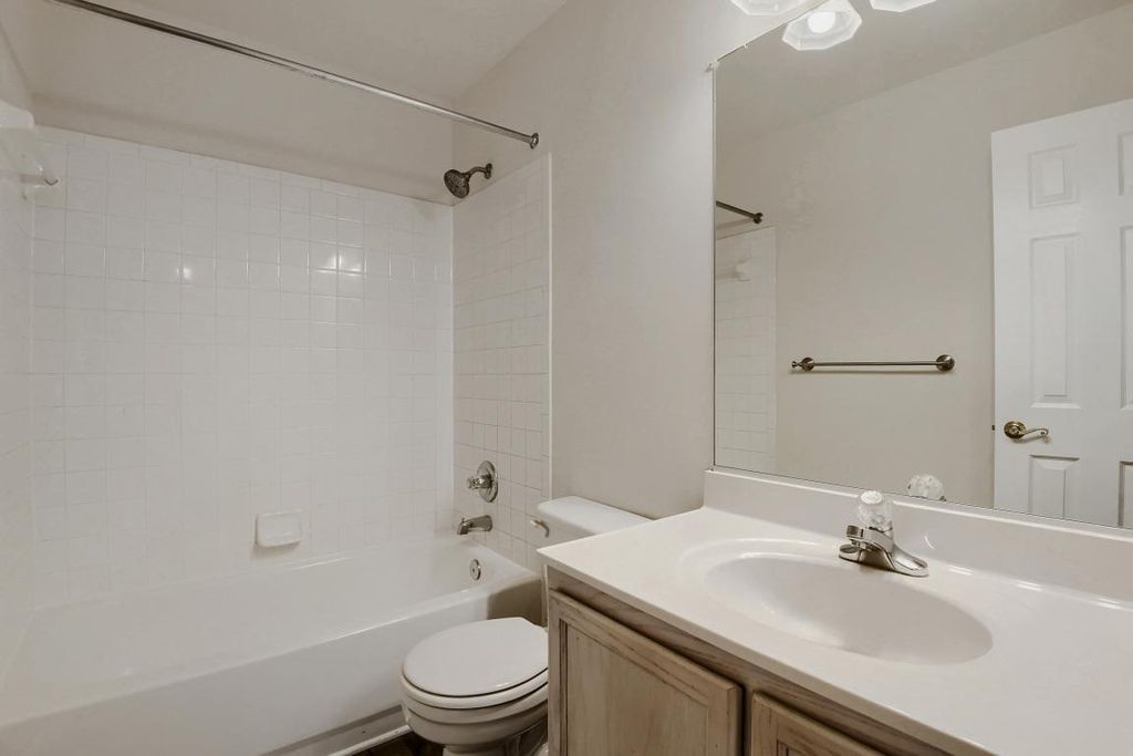 Image 19 of property listing at 938 CIRCLE DR, Halethorpe, MD 21227