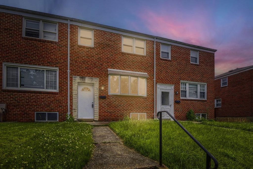 Image 3 of property listing at 938 CIRCLE DR, Halethorpe, MD 21227