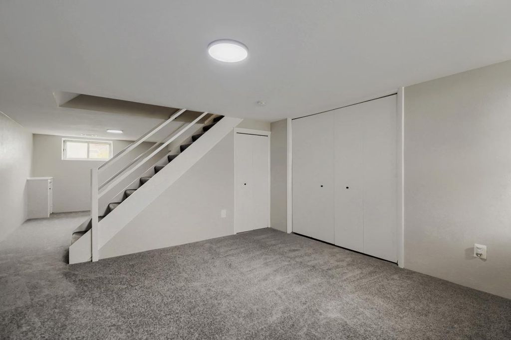Image 21 of property listing at 938 CIRCLE DR, Halethorpe, MD 21227