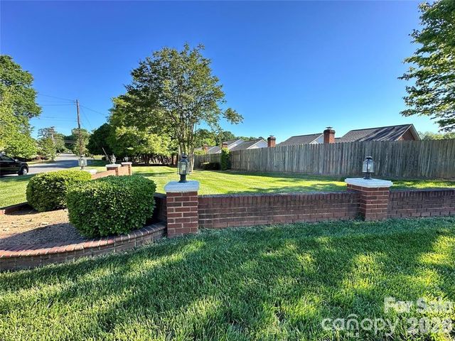 19986 Oak Leaf Circle, Cornelius, NC 28031