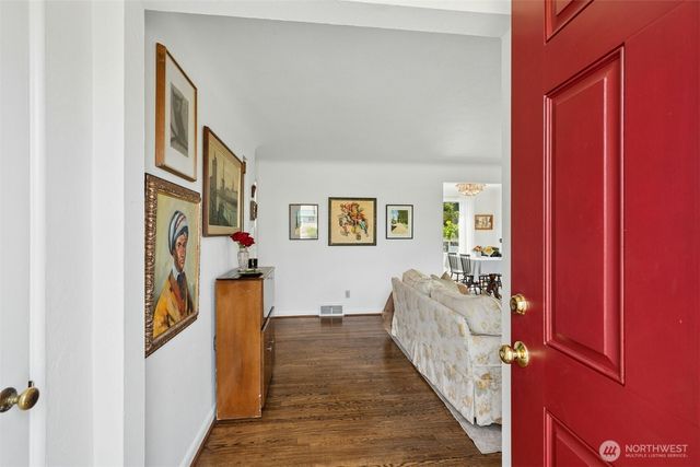 1217 S Charlestown Street, Seattle, WA 98108