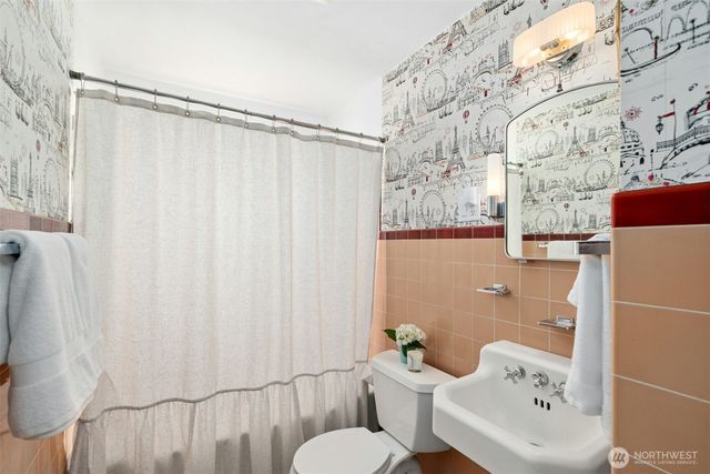 1217 S Charlestown Street, Seattle, WA 98108