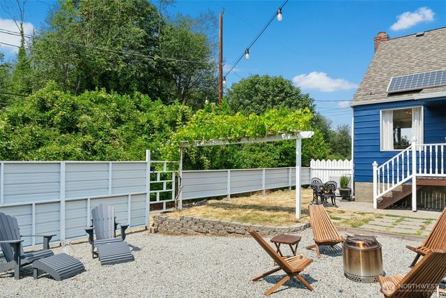 1217 S Charlestown Street, Seattle, WA 98108