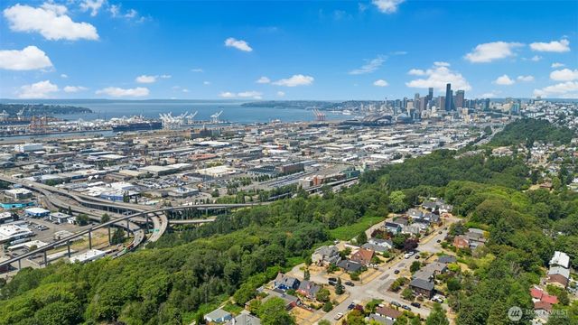 1217 S Charlestown Street, Seattle, WA 98108