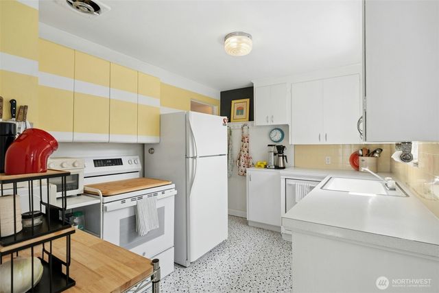 1217 S Charlestown Street, Seattle, WA 98108