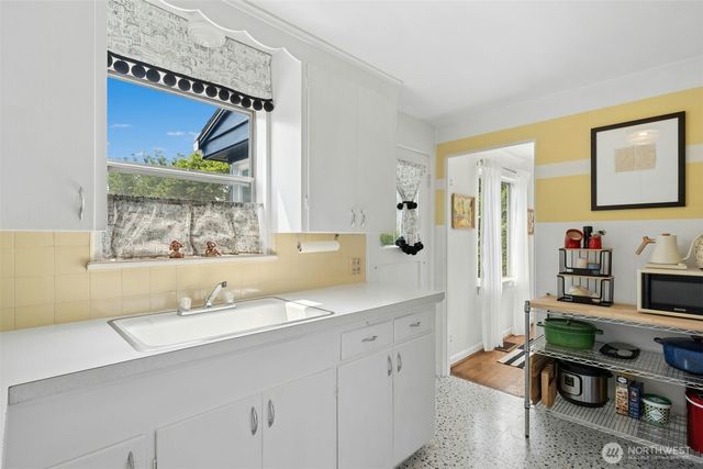 1217 S Charlestown Street, Seattle, WA 98108