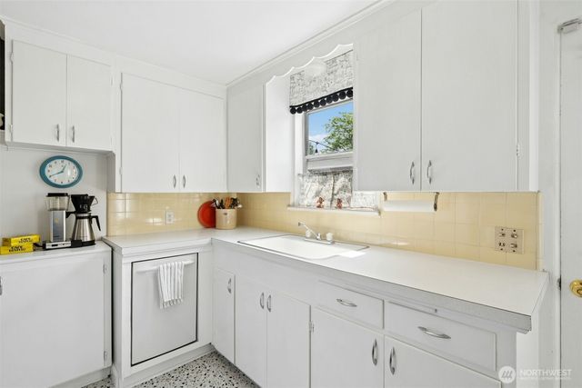1217 S Charlestown Street, Seattle, WA 98108