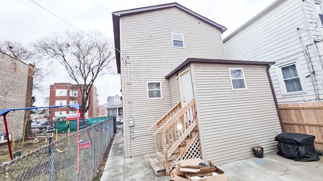 907 N Leamington Avenue, Chicago, IL 60651