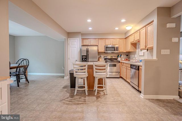 16 FOREST VIEW TER, Hanover, PA 17331
