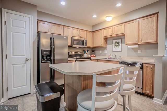 16 FOREST VIEW TER, Hanover, PA 17331