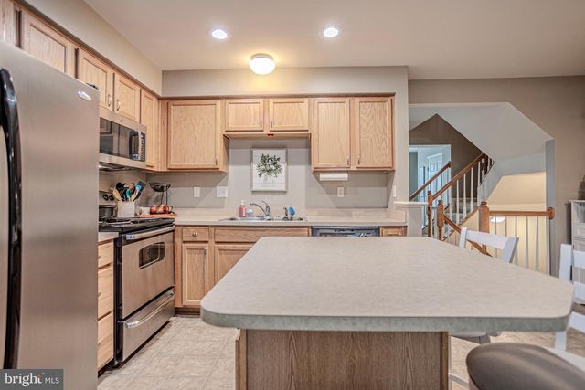 16 FOREST VIEW TER, Hanover, PA 17331
