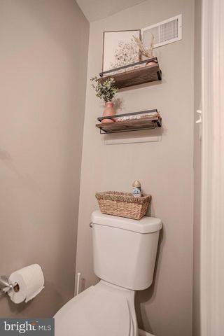 16 FOREST VIEW TER, Hanover, PA 17331