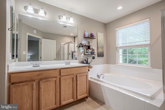 16 FOREST VIEW TER, Hanover, PA 17331