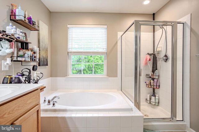 16 FOREST VIEW TER, Hanover, PA 17331