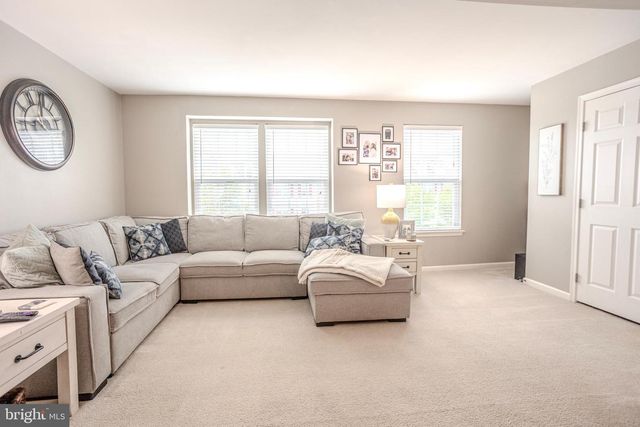 16 FOREST VIEW TER, Hanover, PA 17331