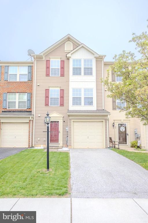 16 FOREST VIEW TER, Hanover, PA 17331
