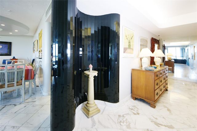 2480 Presidential Way 1004, West Palm Beach, FL 33401