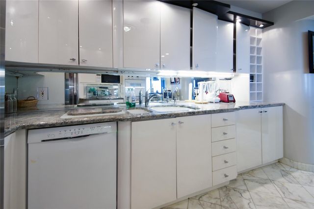 2480 Presidential Way 1004, West Palm Beach, FL 33401