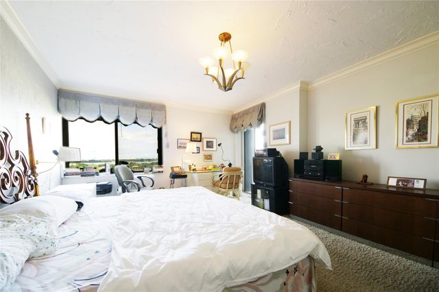 2480 Presidential Way 1004, West Palm Beach, FL 33401