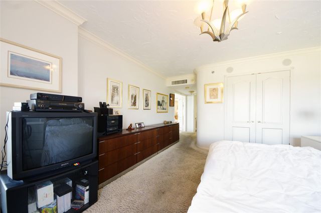 2480 Presidential Way 1004, West Palm Beach, FL 33401