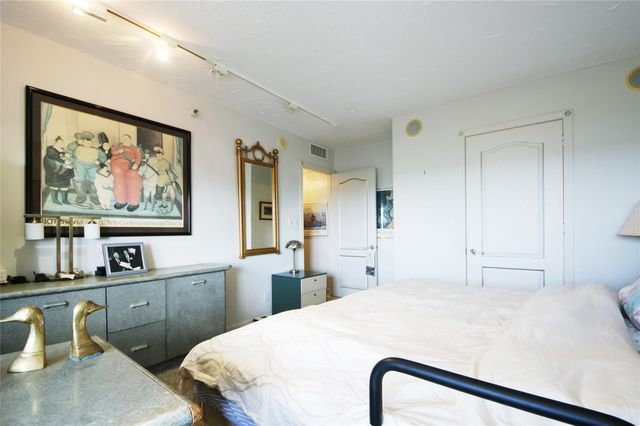 2480 Presidential Way 1004, West Palm Beach, FL 33401