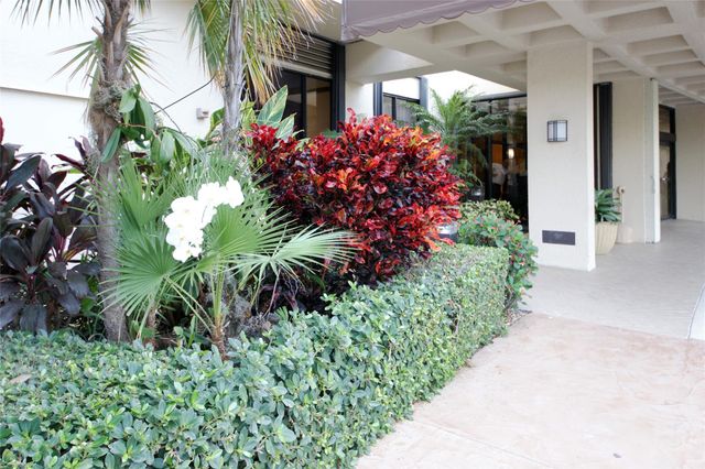 2480 Presidential Way 1004, West Palm Beach, FL 33401