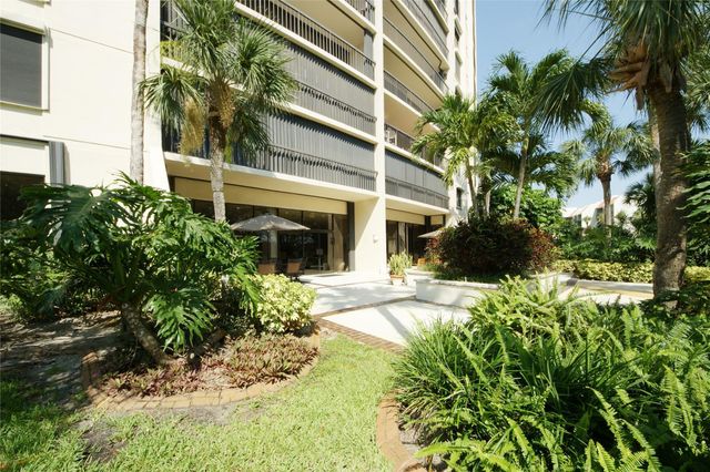 2480 Presidential Way 1004, West Palm Beach, FL 33401