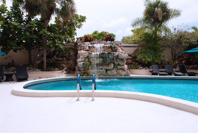 2480 Presidential Way 1004, West Palm Beach, FL 33401