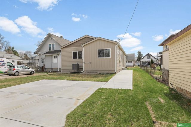 2452 Camden Avenue, Omaha, NE 68111